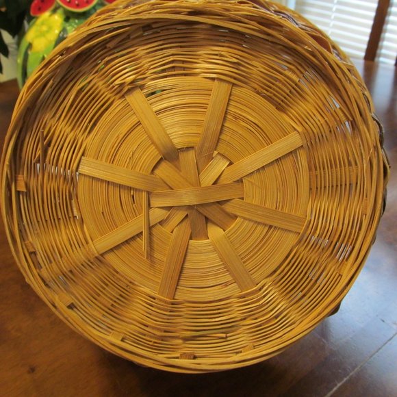 Vintage NWT Woolworth Woven Wicker Basket w/ Handle 14" Tall Two-Tone NEW - Picture 8 of 12